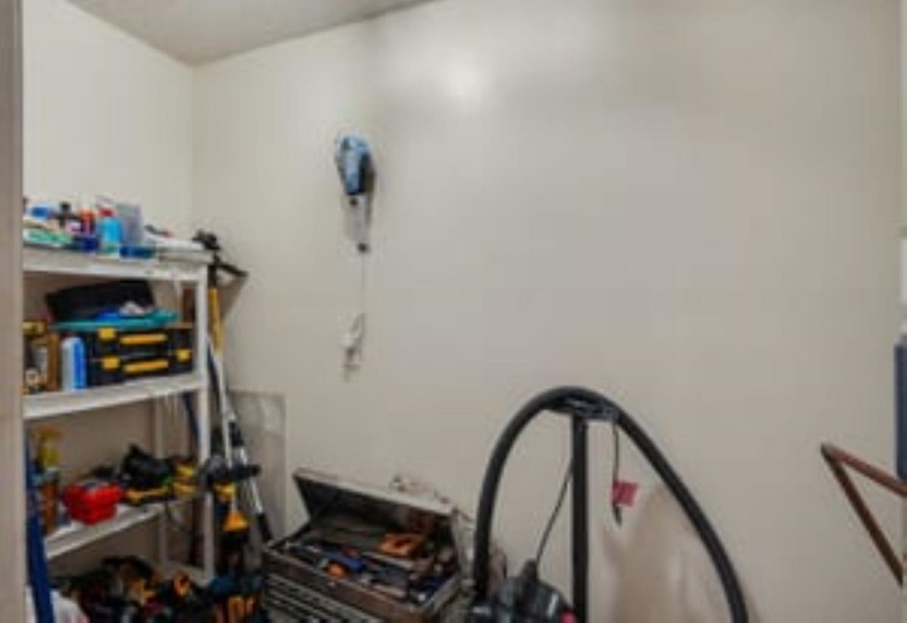 2620 Holmes Ct. S Photo 19