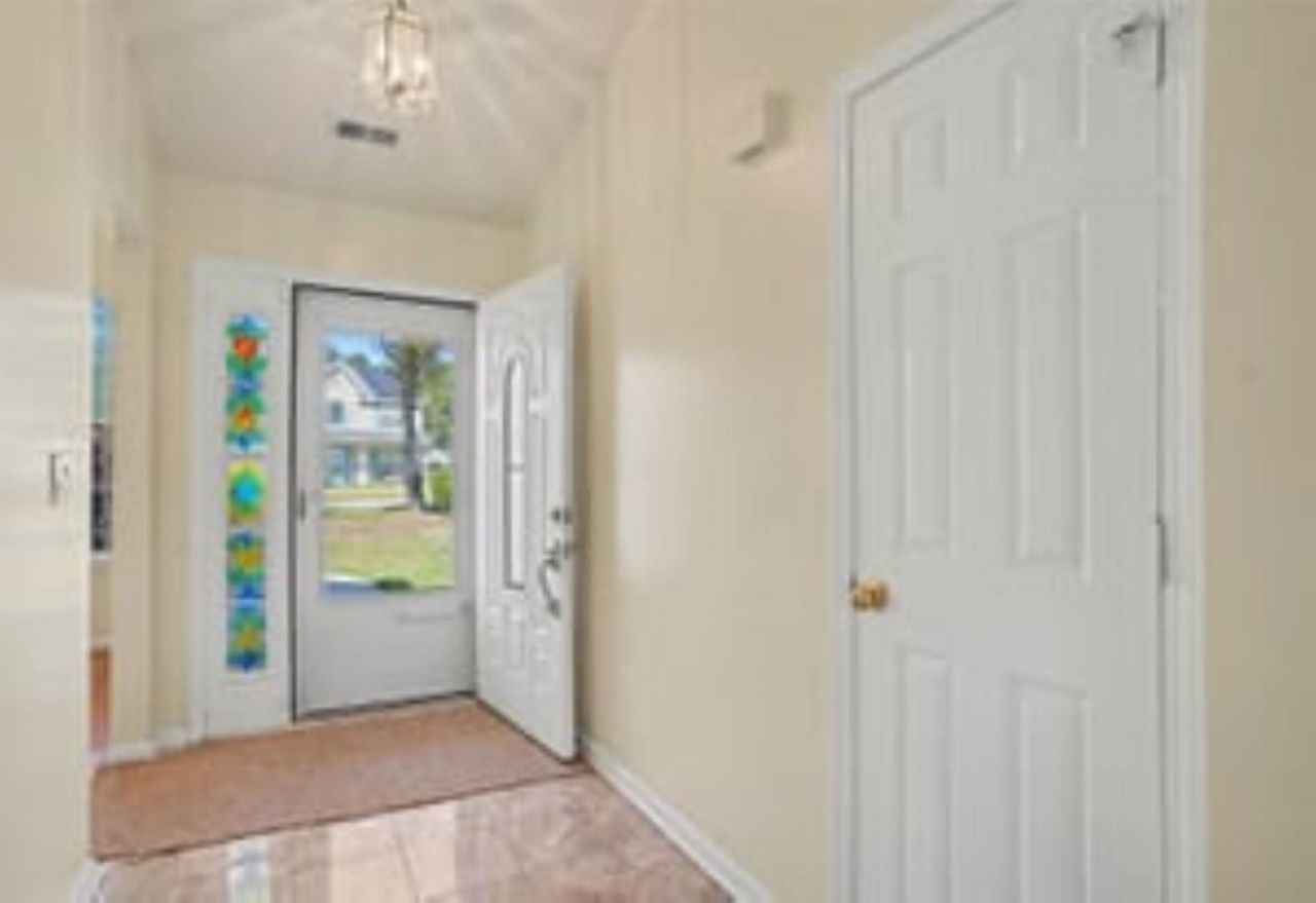 2620 Holmes Ct. S Photo 20