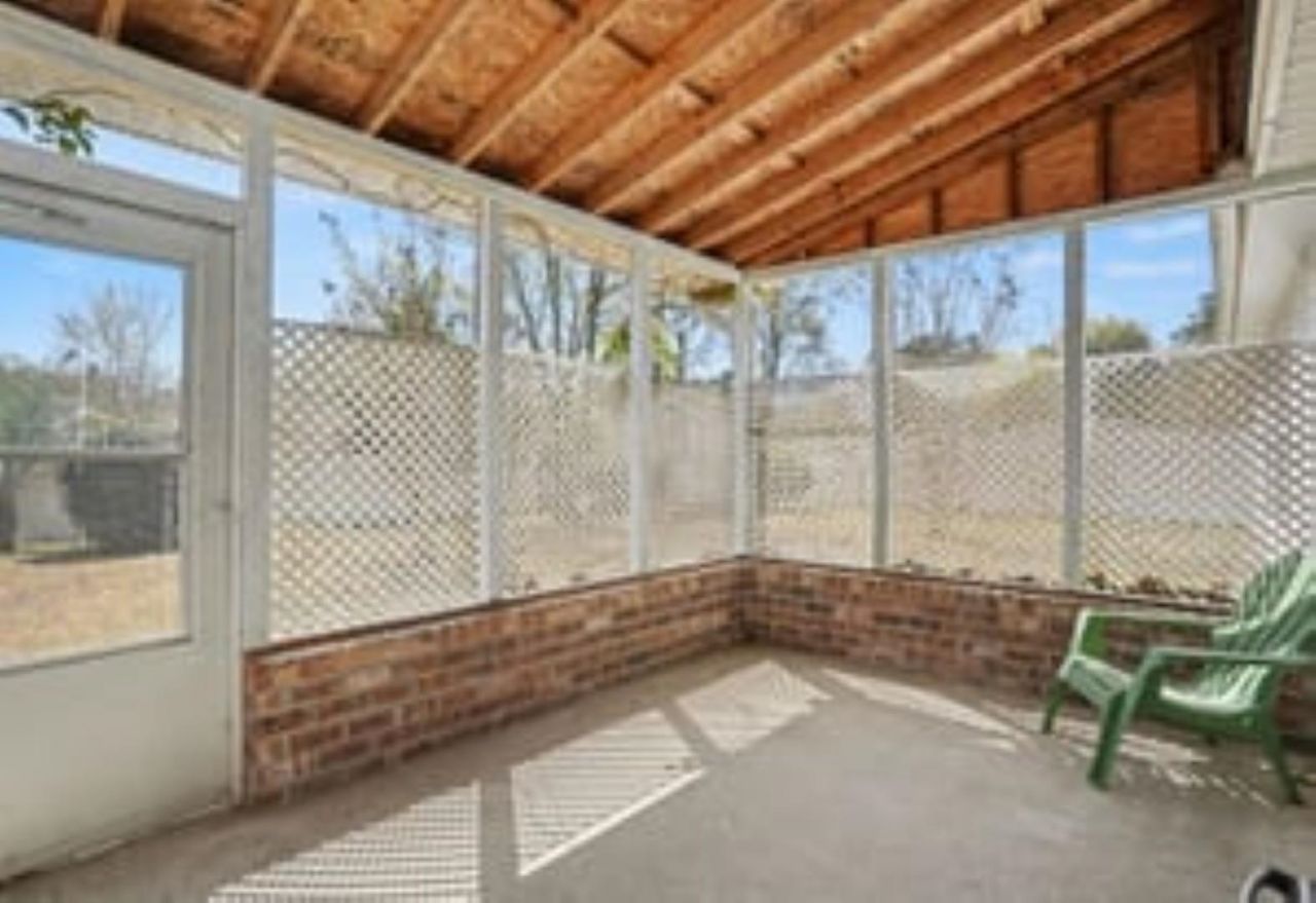 2620 Holmes Ct. S Photo 22