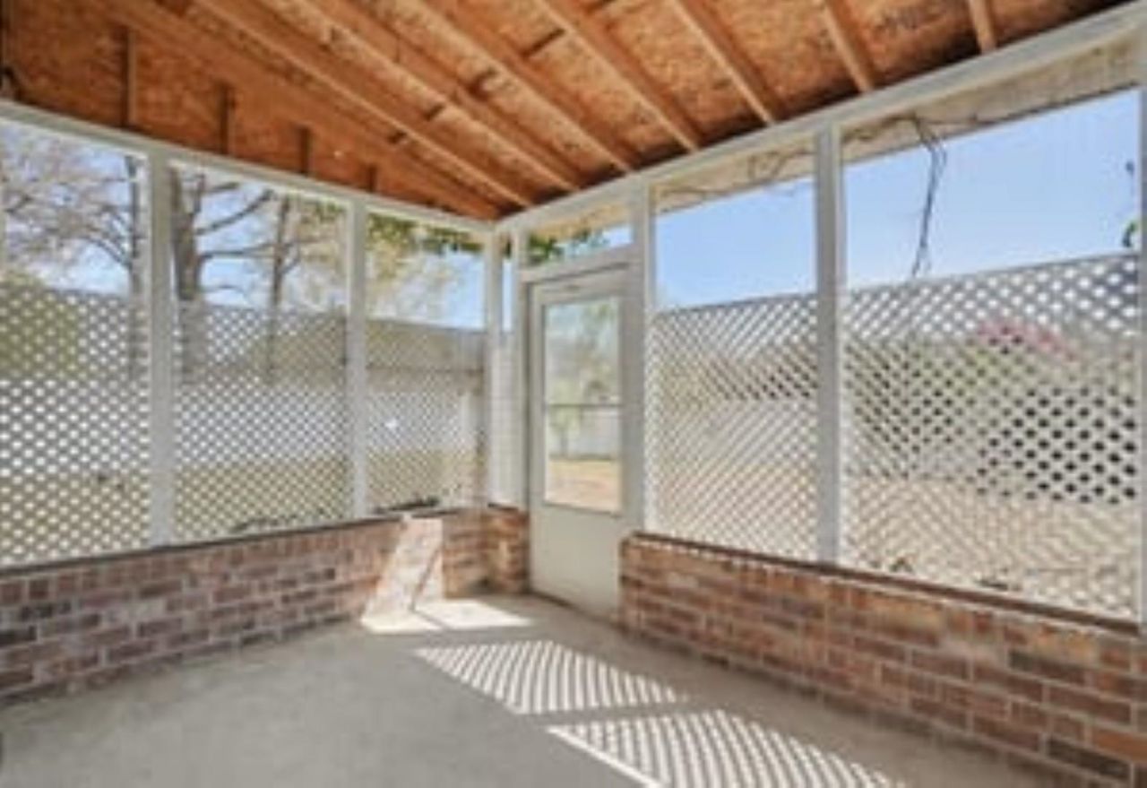 2620 Holmes Ct. S Photo 23