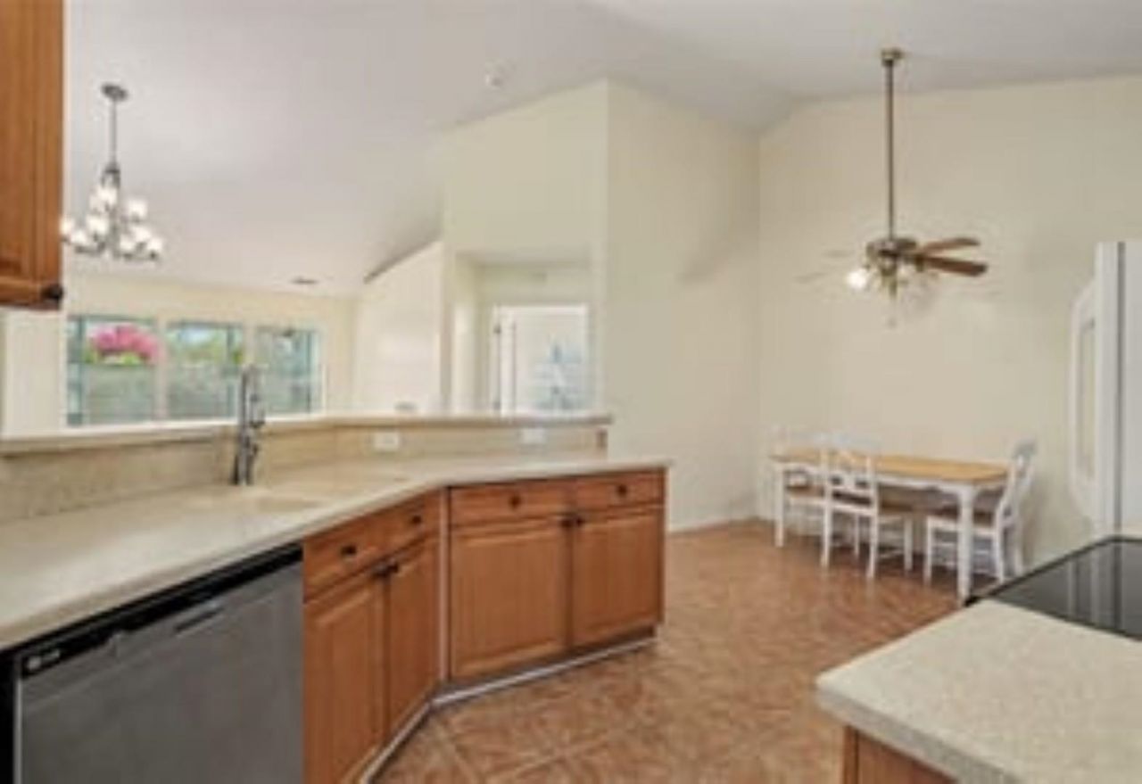 2620 Holmes Ct. S Photo 25