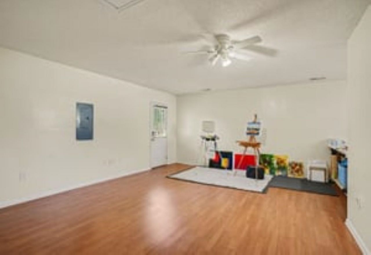 2620 Holmes Ct. S Photo 26