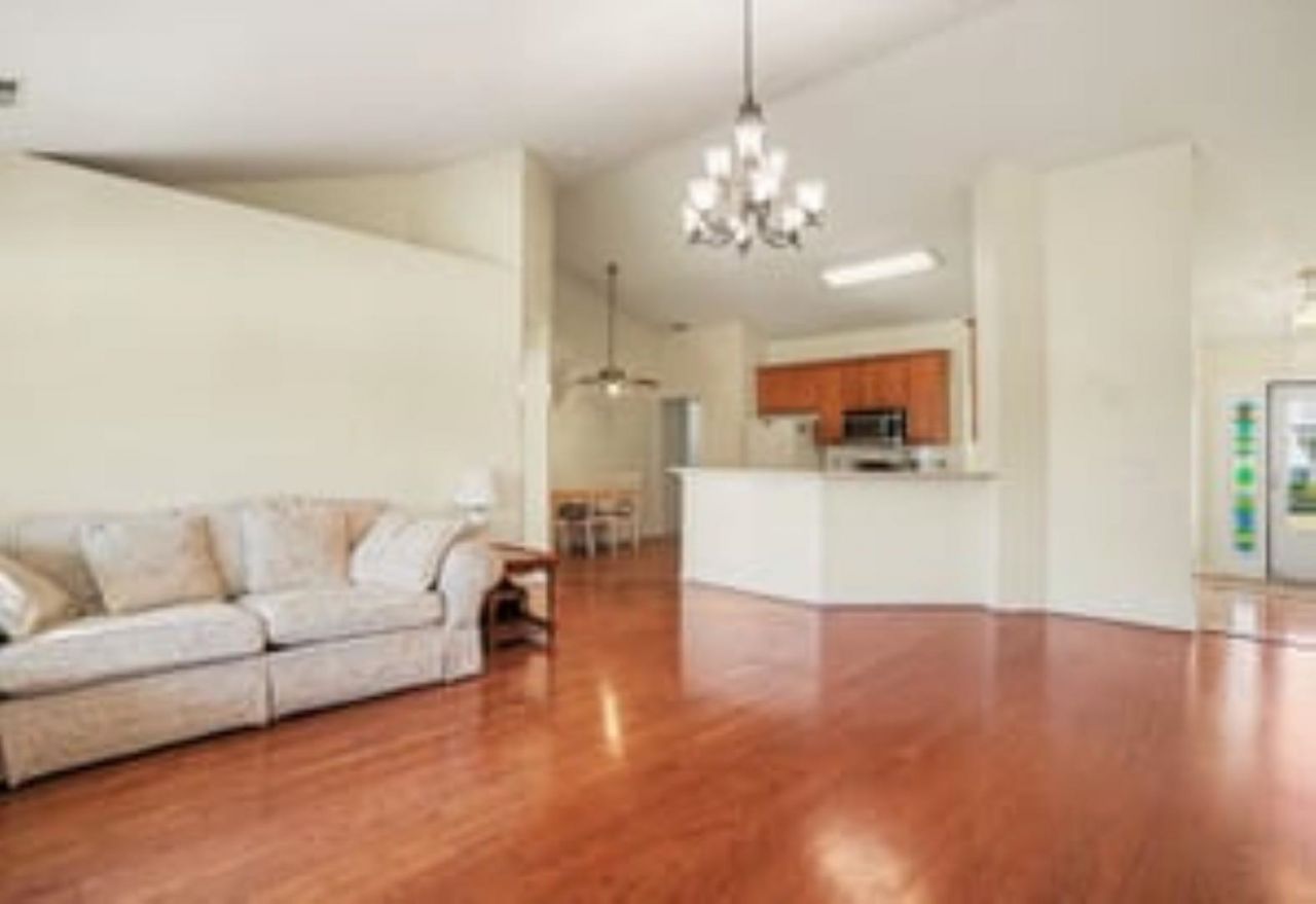 2620 Holmes Ct. S Photo 31