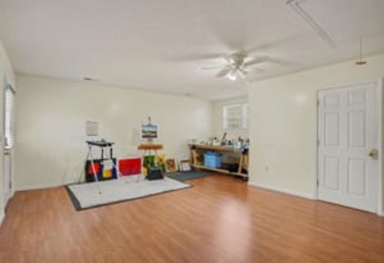 2620 Holmes Ct. S Photo 33