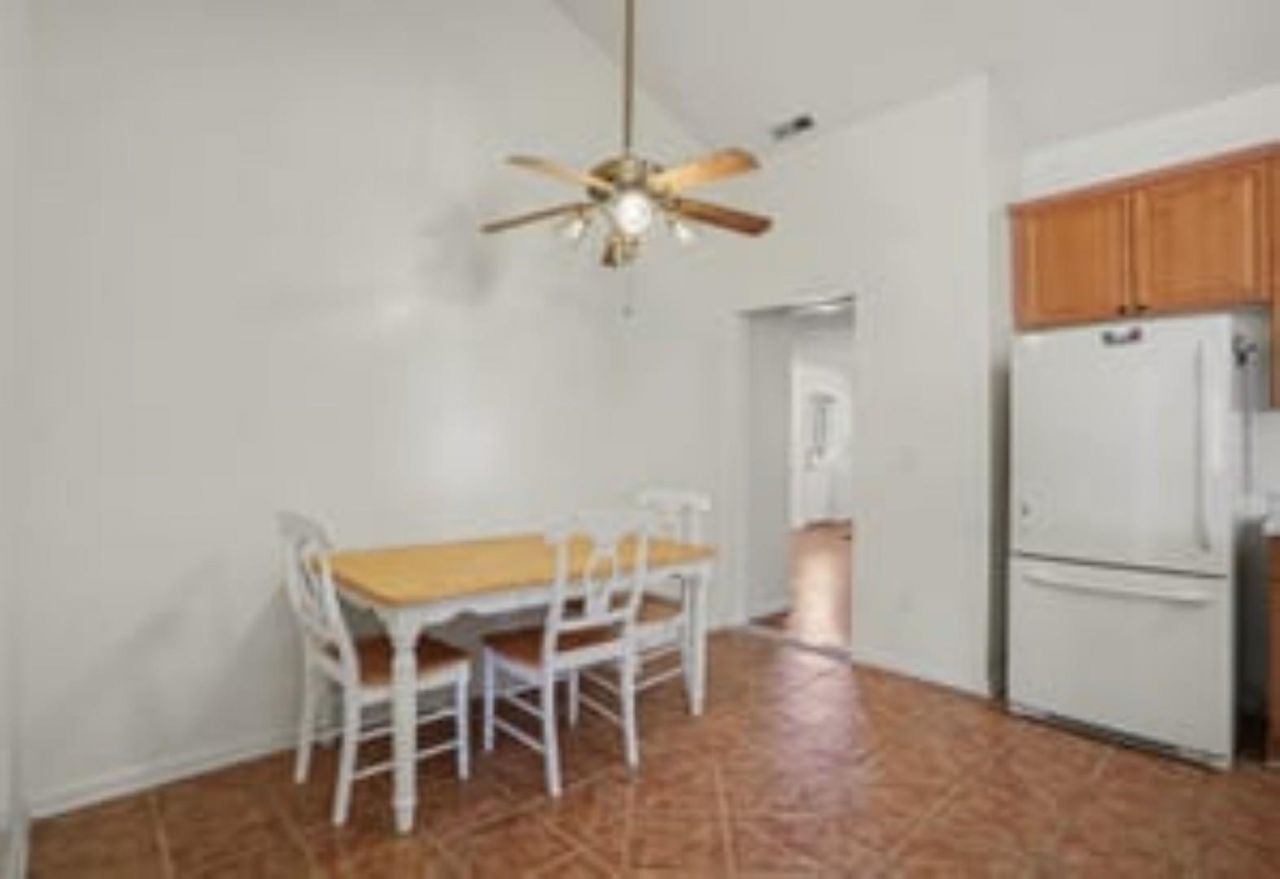 2620 Holmes Ct. S Photo 36