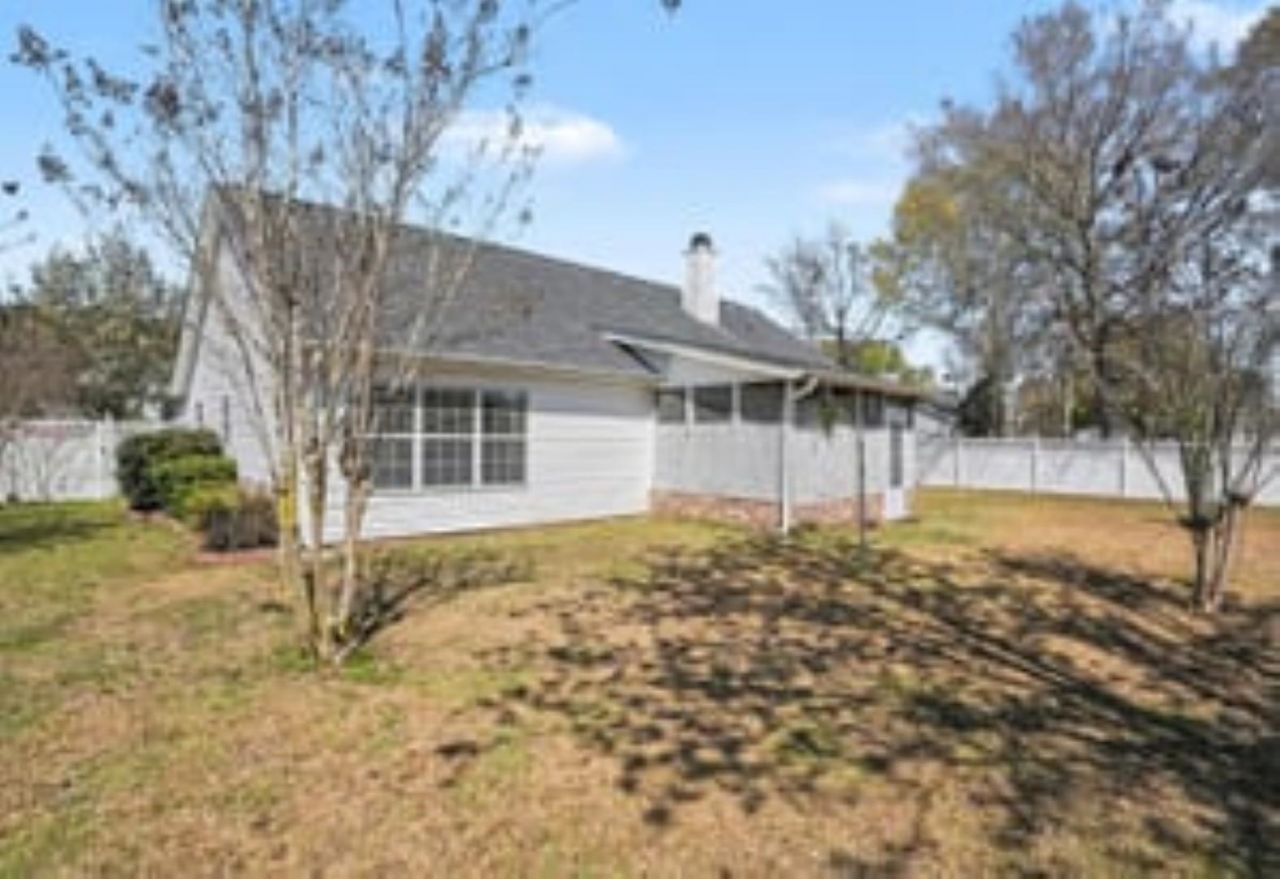 2620 Holmes Ct. S Photo 38