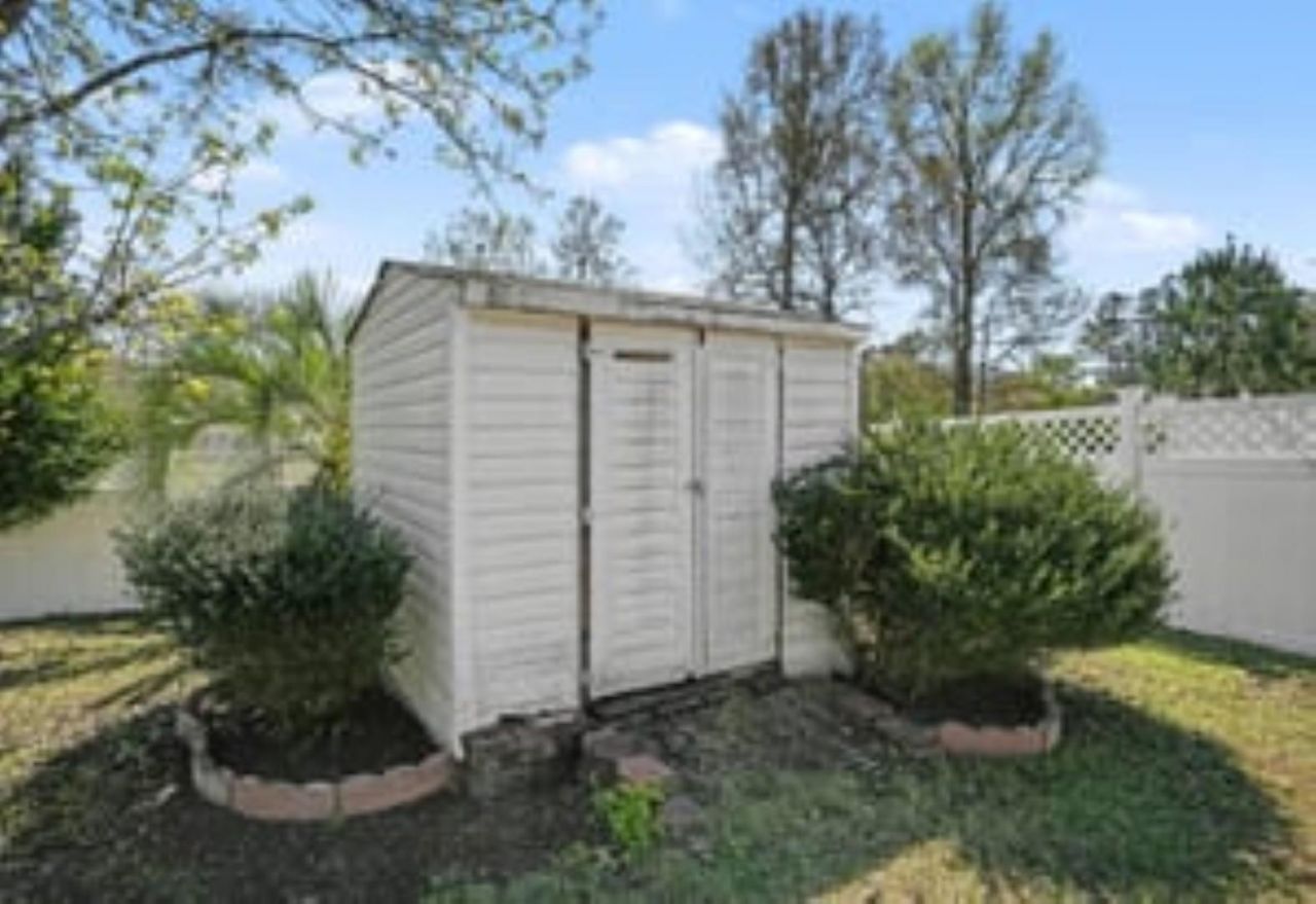 2620 Holmes Ct. S Photo 39