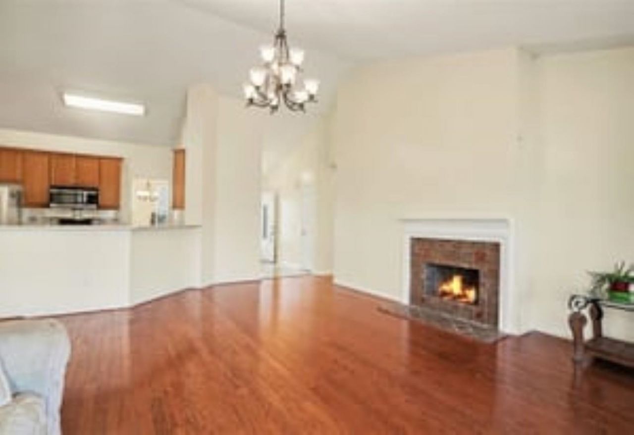 2620 Holmes Ct. S Photo 4