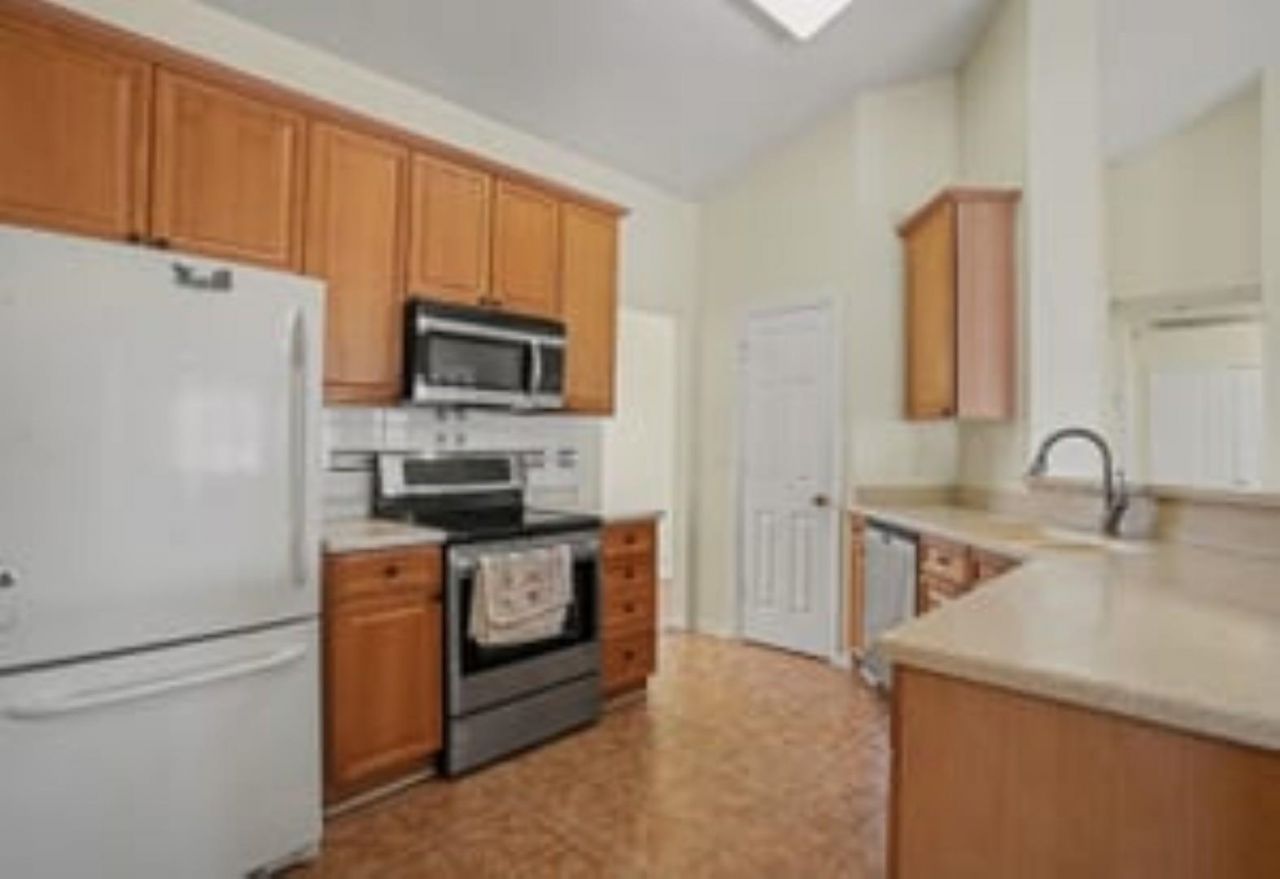 2620 Holmes Ct. S Photo 7