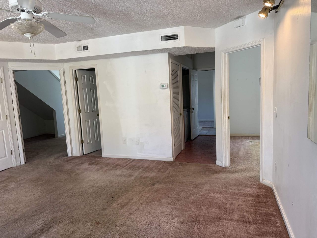 9590 Kings Rd. Photo 4