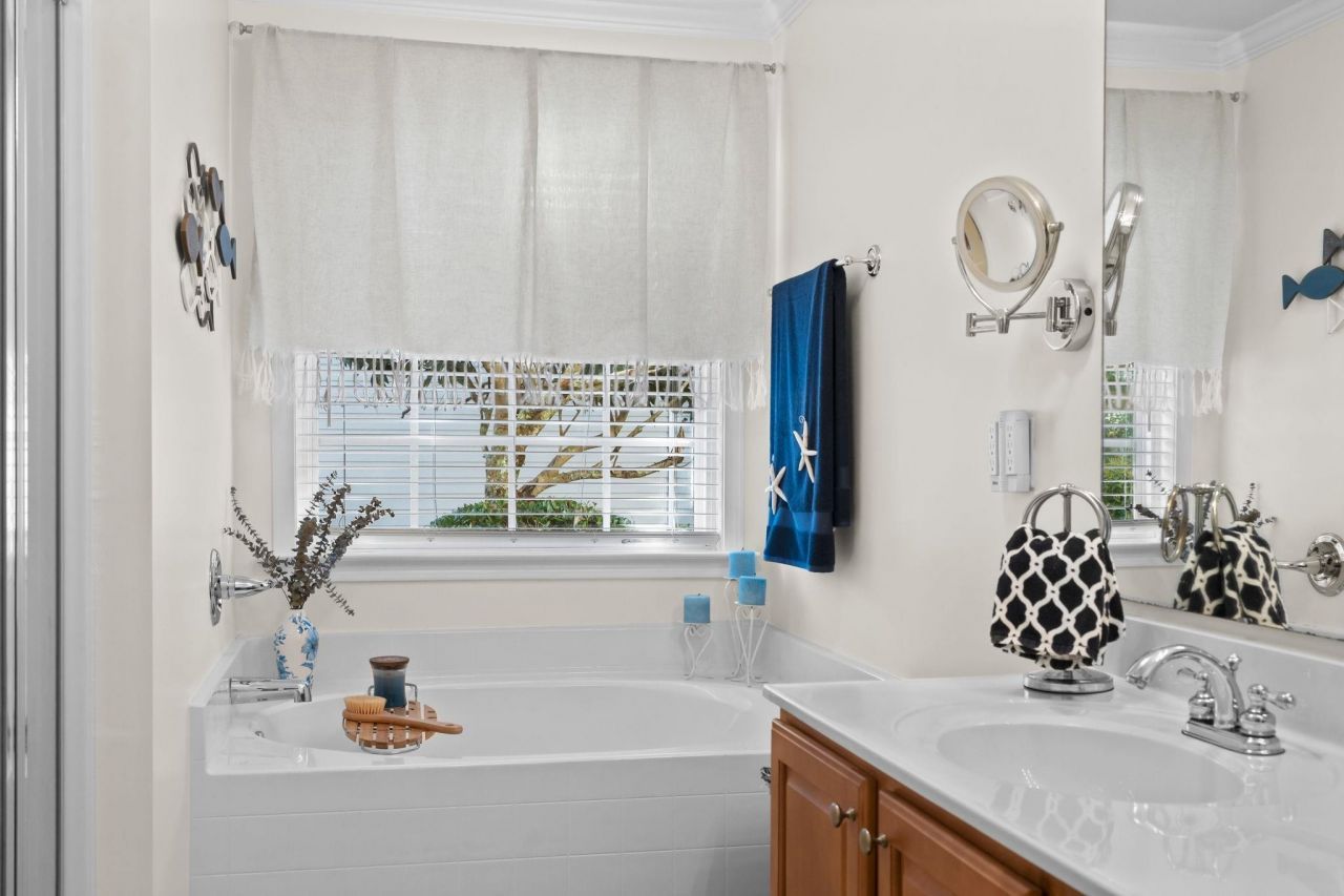 4660 Fringetree Dr. Photo 28