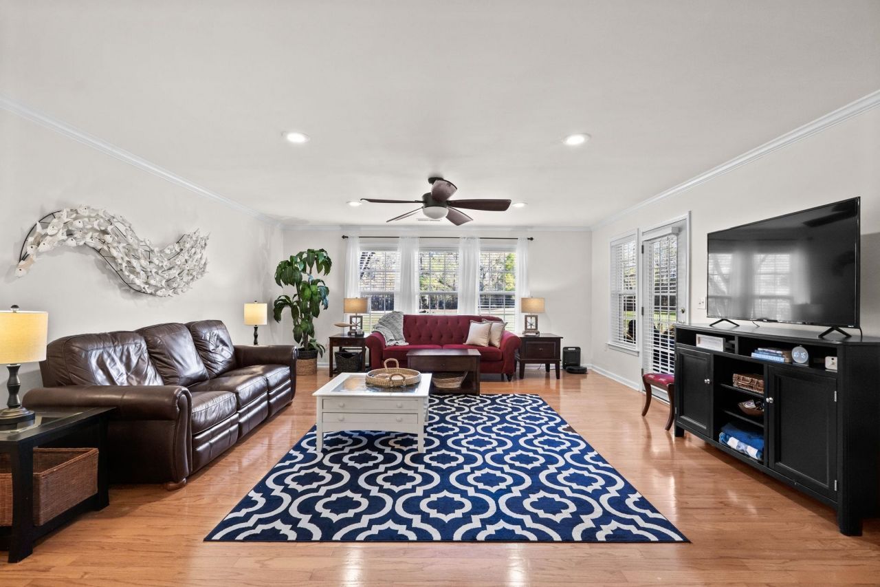 4660 Fringetree Dr. Photo 5