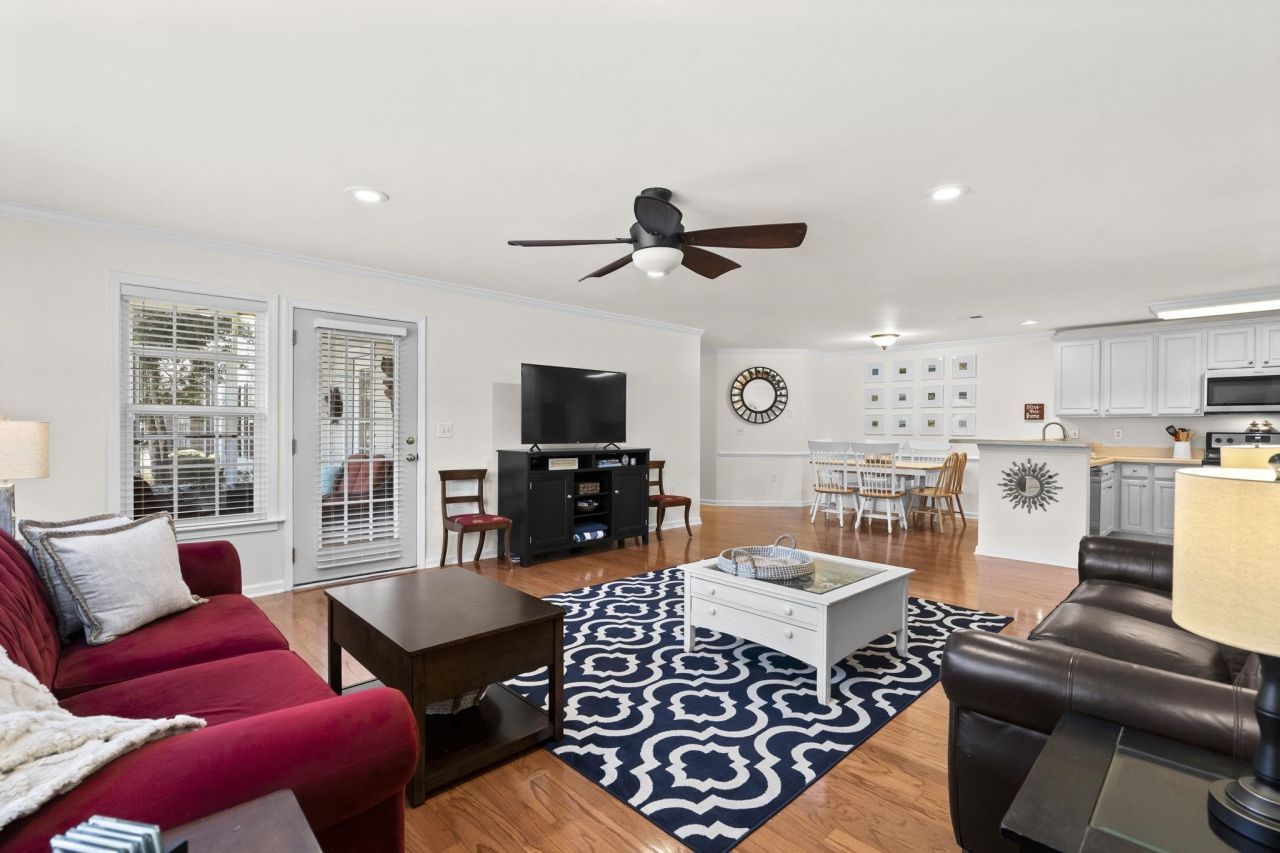 4660 Fringetree Dr. Photo 8