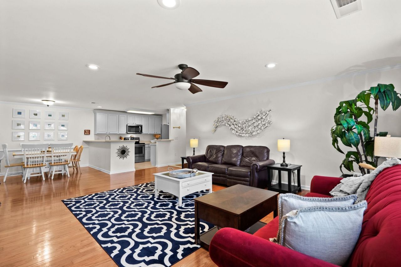 4660 Fringetree Dr. Photo 9