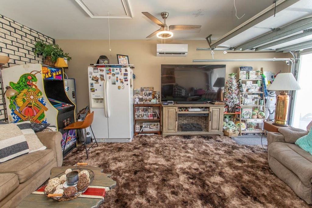 242 Blue Jacket Dr. Photo 6