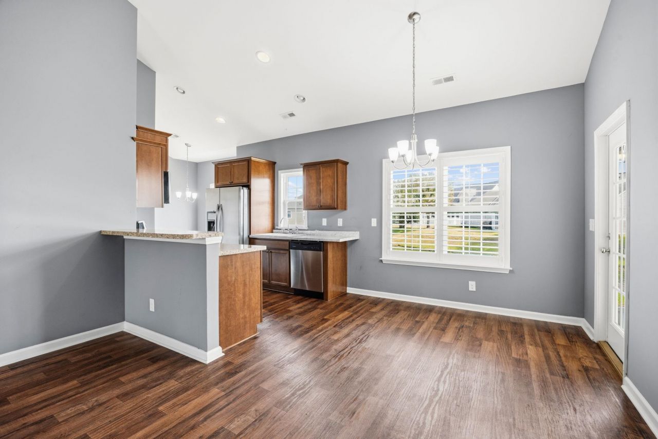 309 Oak Crest Circle Photo 14