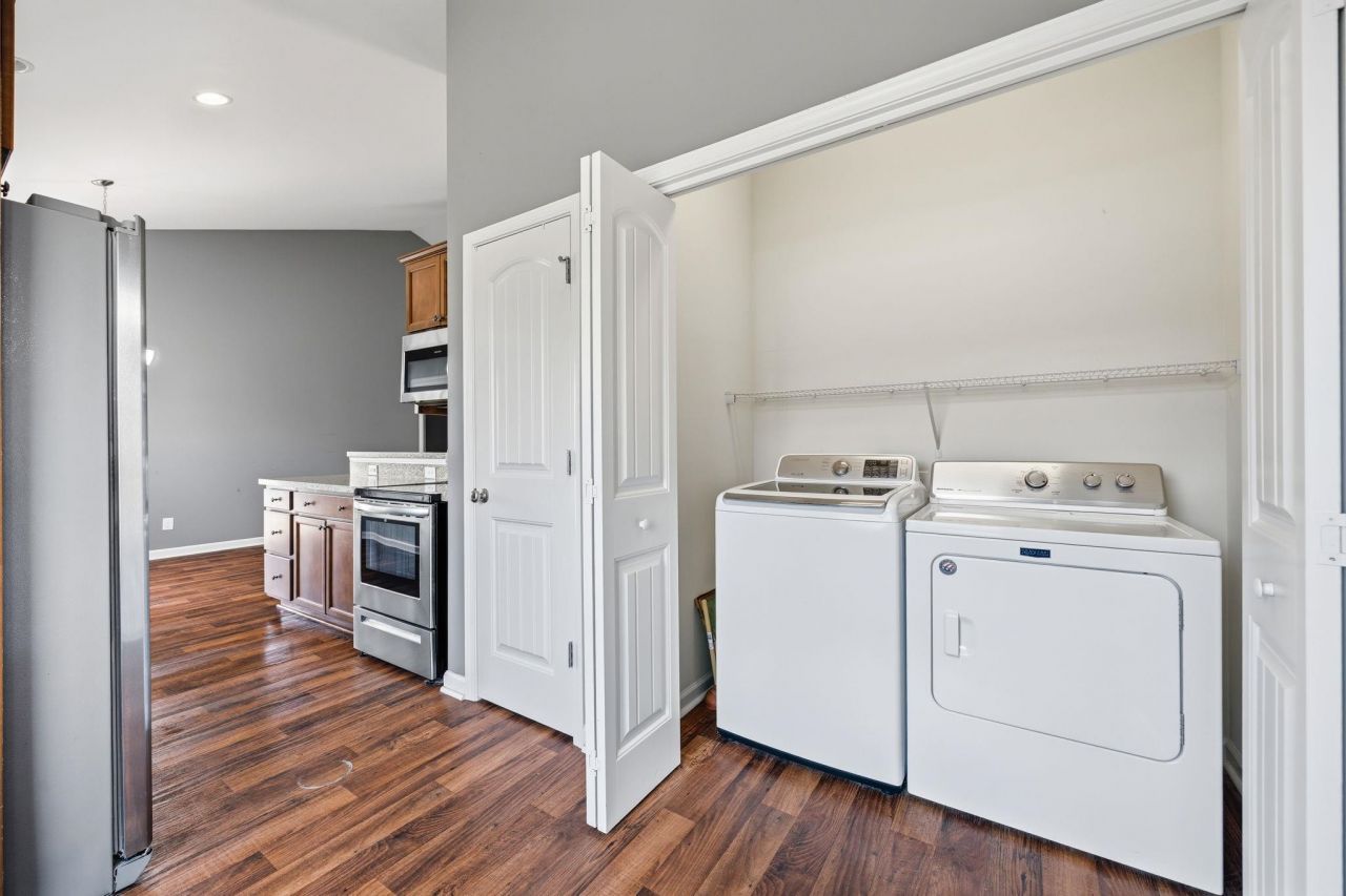 309 Oak Crest Circle Photo 16