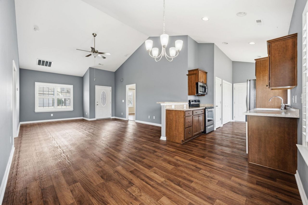 309 Oak Crest Circle Photo 5