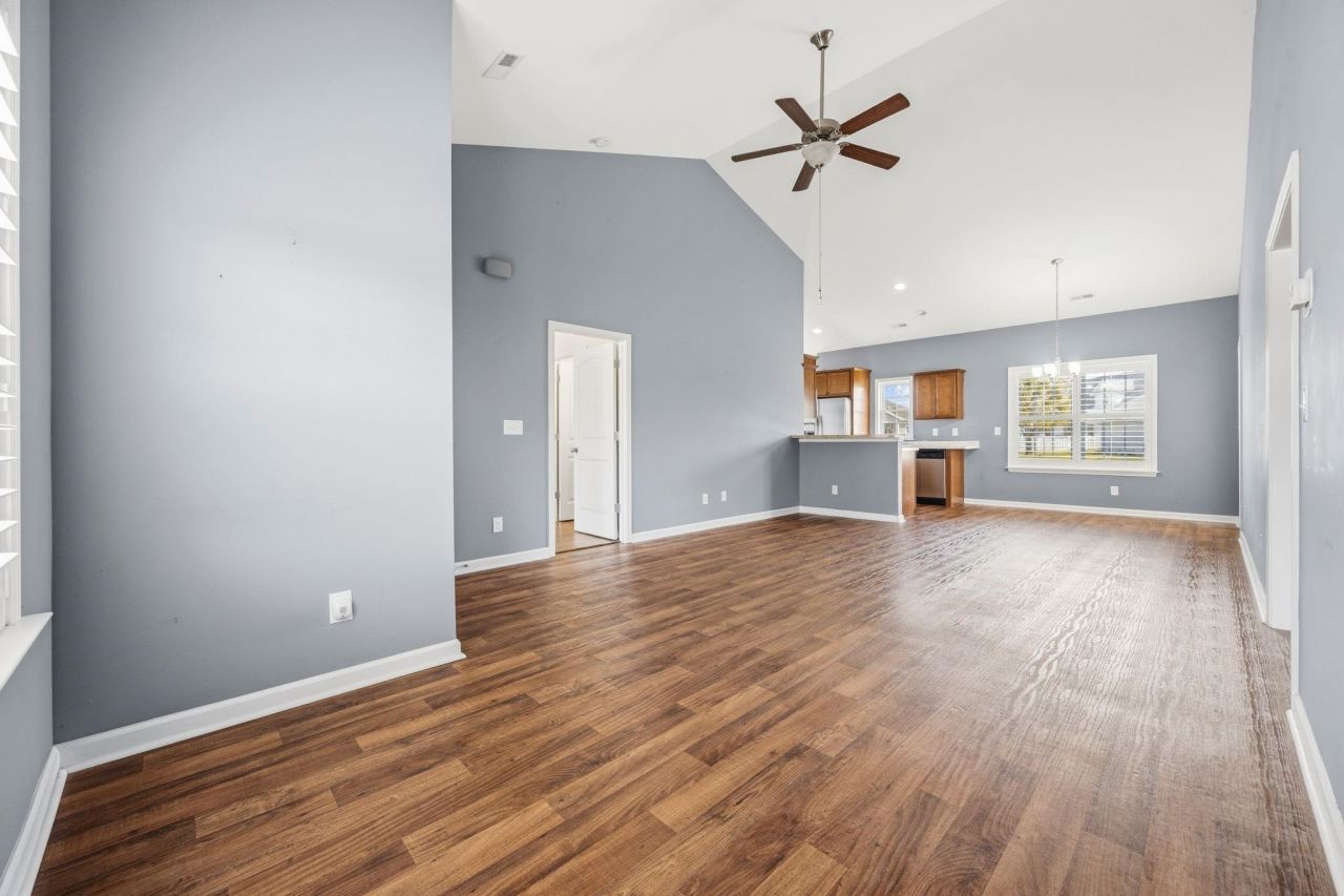 309 Oak Crest Circle Photo 6