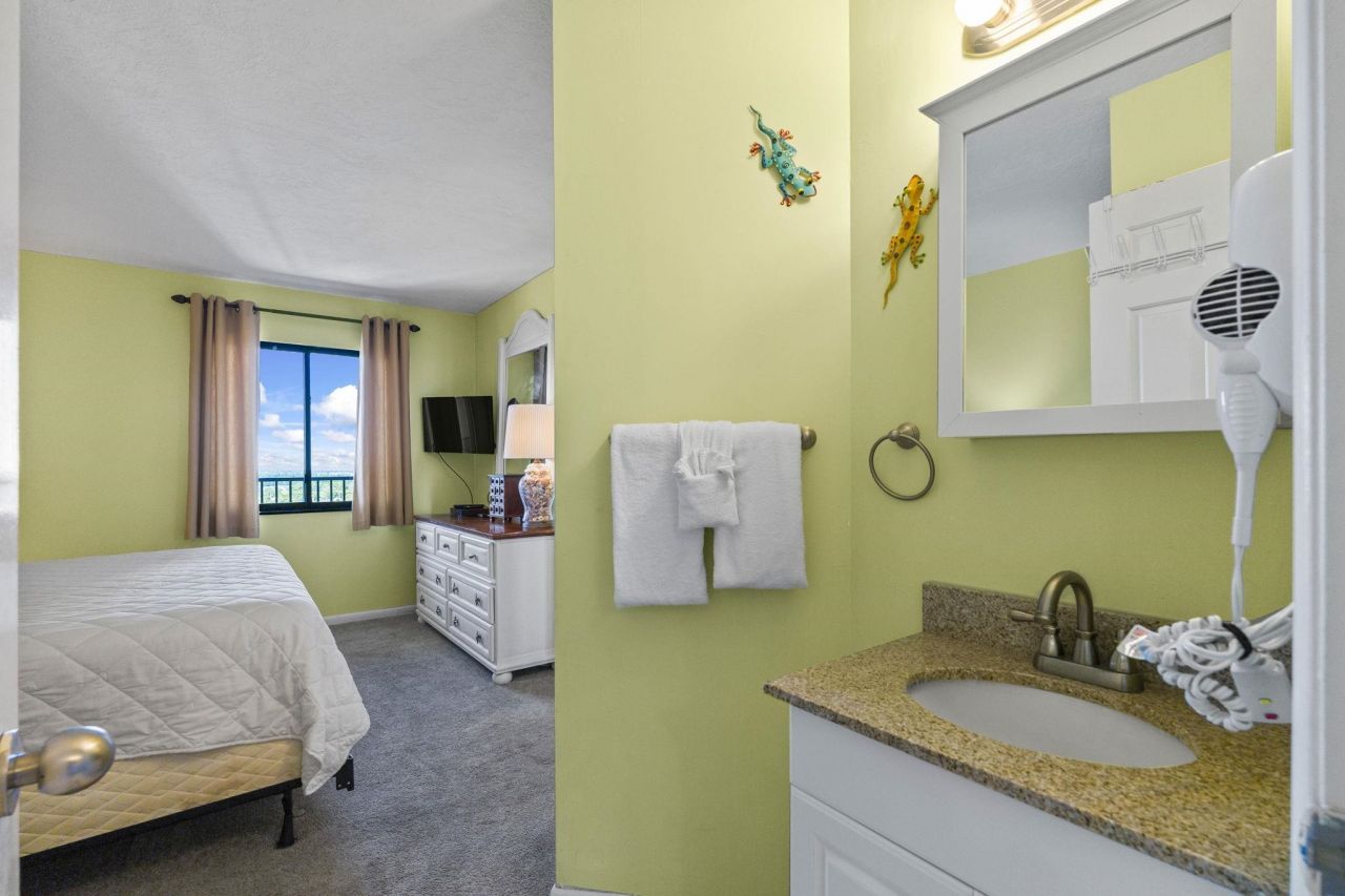 5523 North Ocean Blvd.  Photo 22