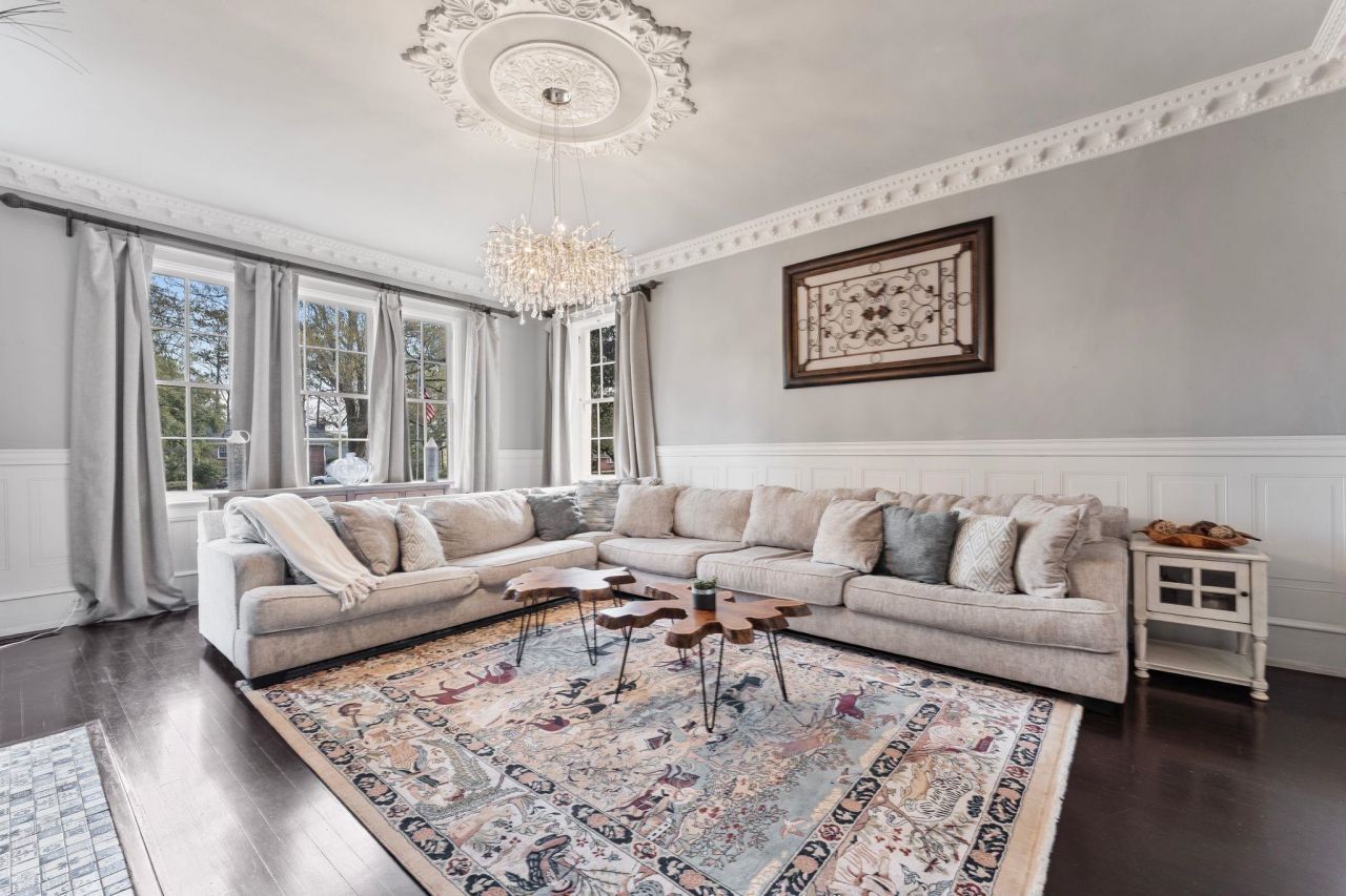 1503 Elm St. Photo 7