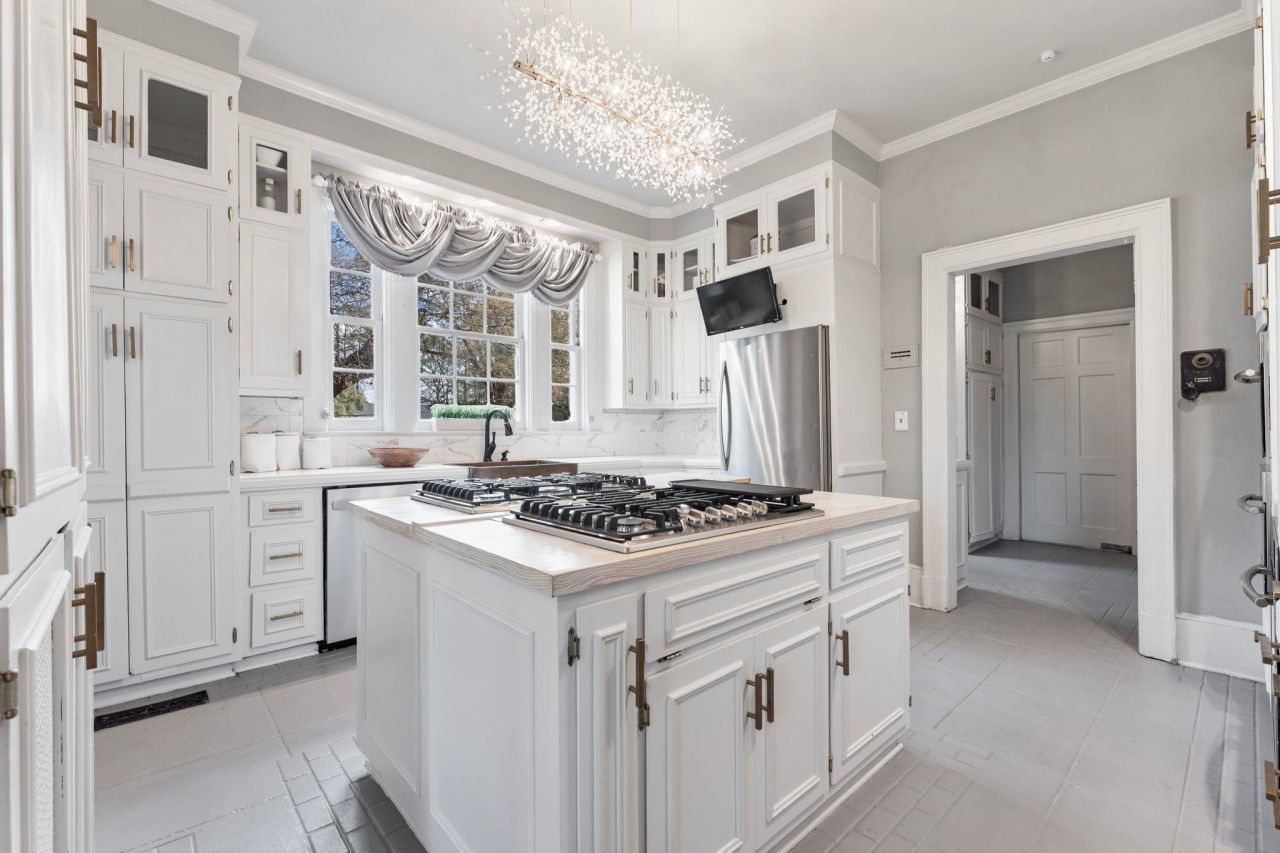 1503 Elm St. Photo 9