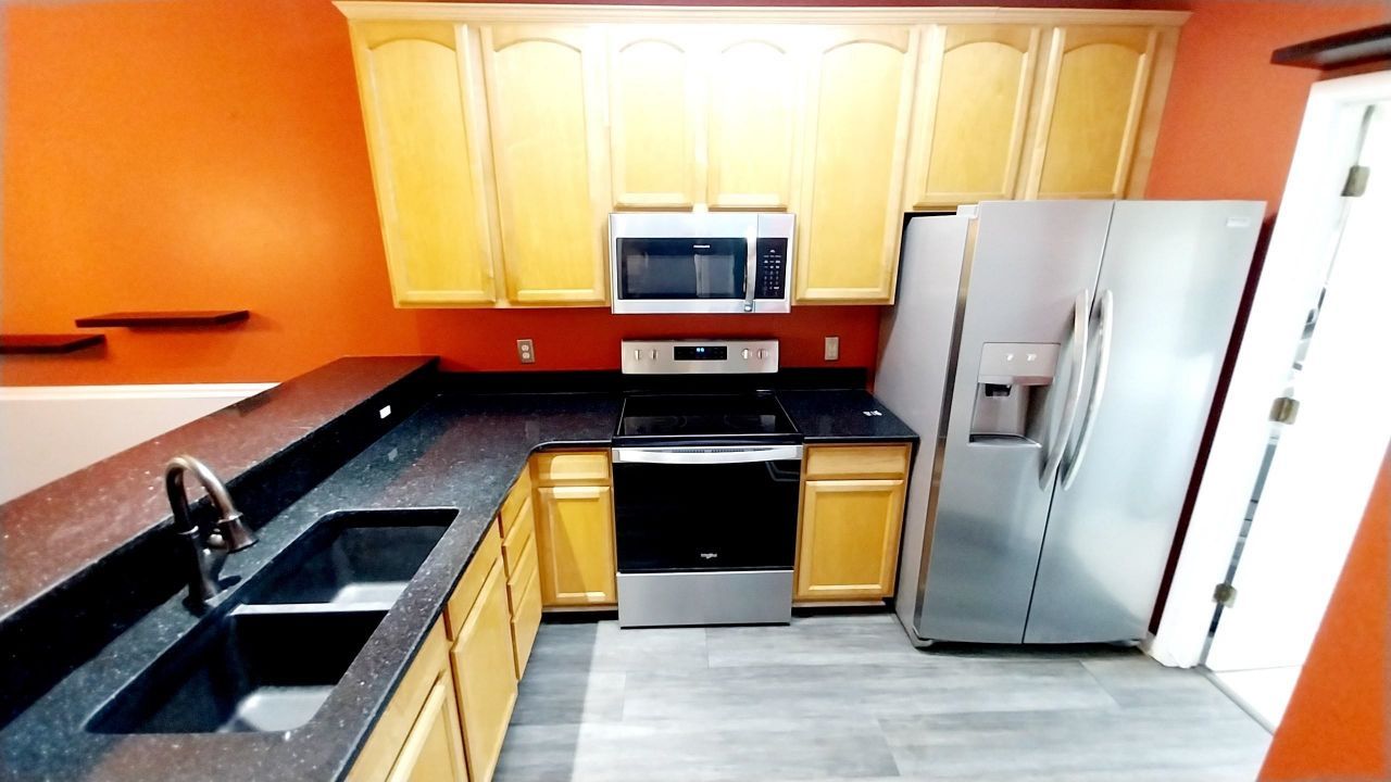 5852 Longwood Dr. Photo 4