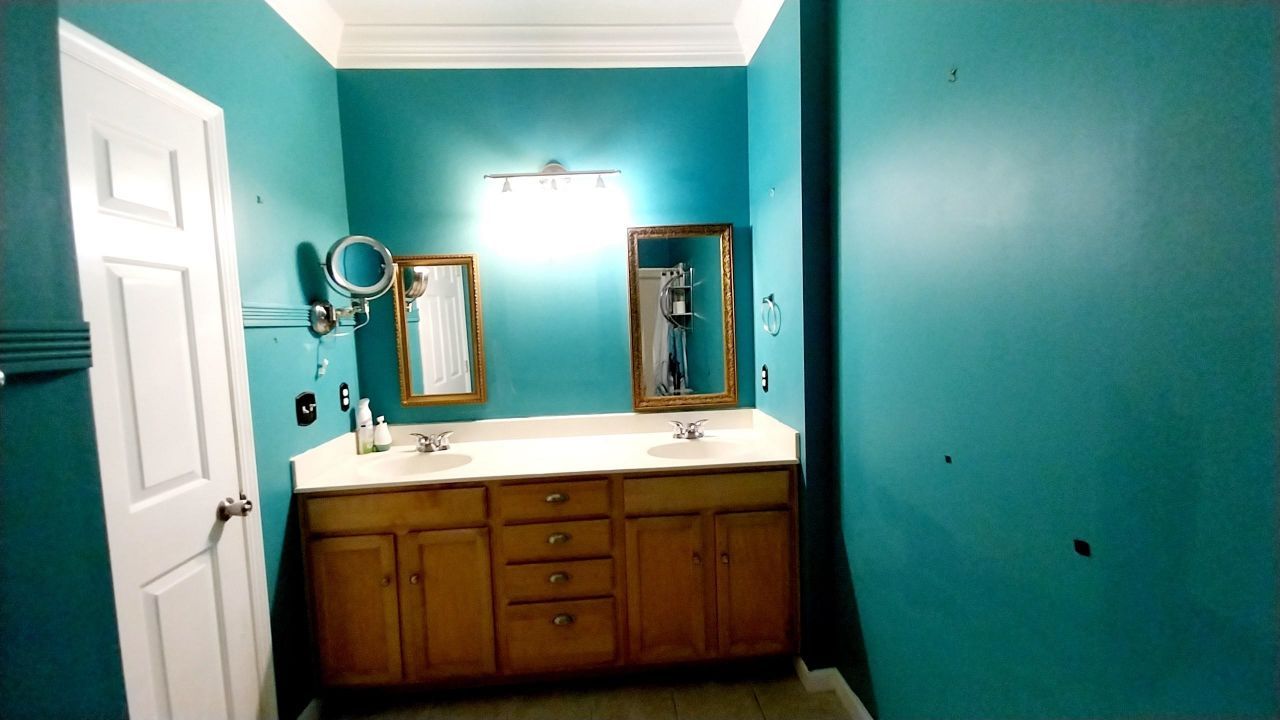 5852 Longwood Dr. Photo 8