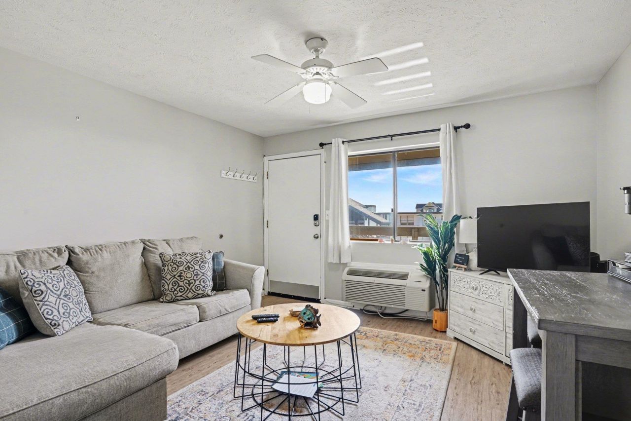 120 N Dogwood Dr. Photo 4