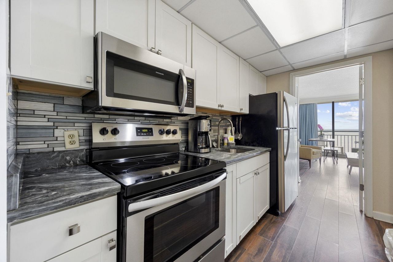 1105 S Ocean Blvd.  Photo 4