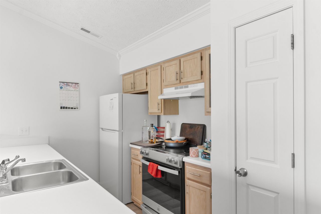 597 Blue River Ct. Photo 10