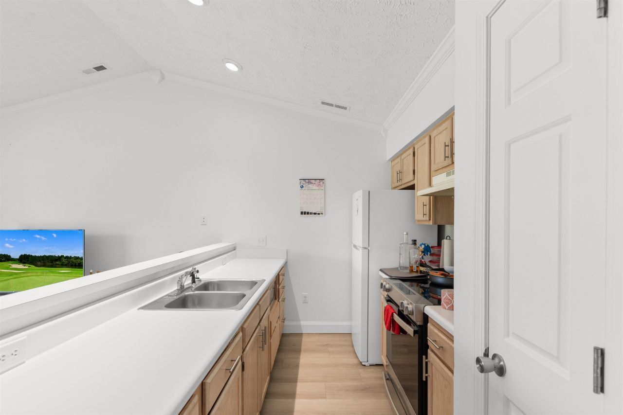 597 Blue River Ct. Photo 11