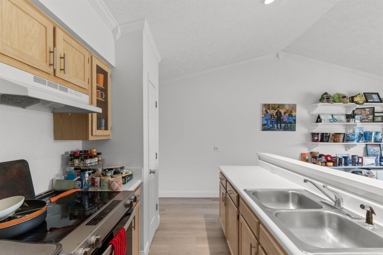 597 Blue River Ct. Photo 13