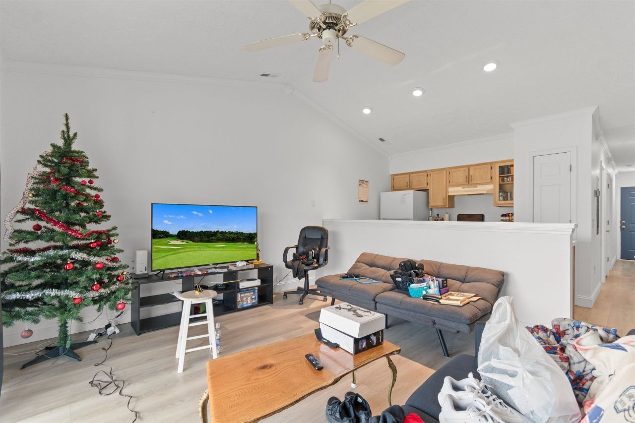 597 Blue River Ct. Photo 16