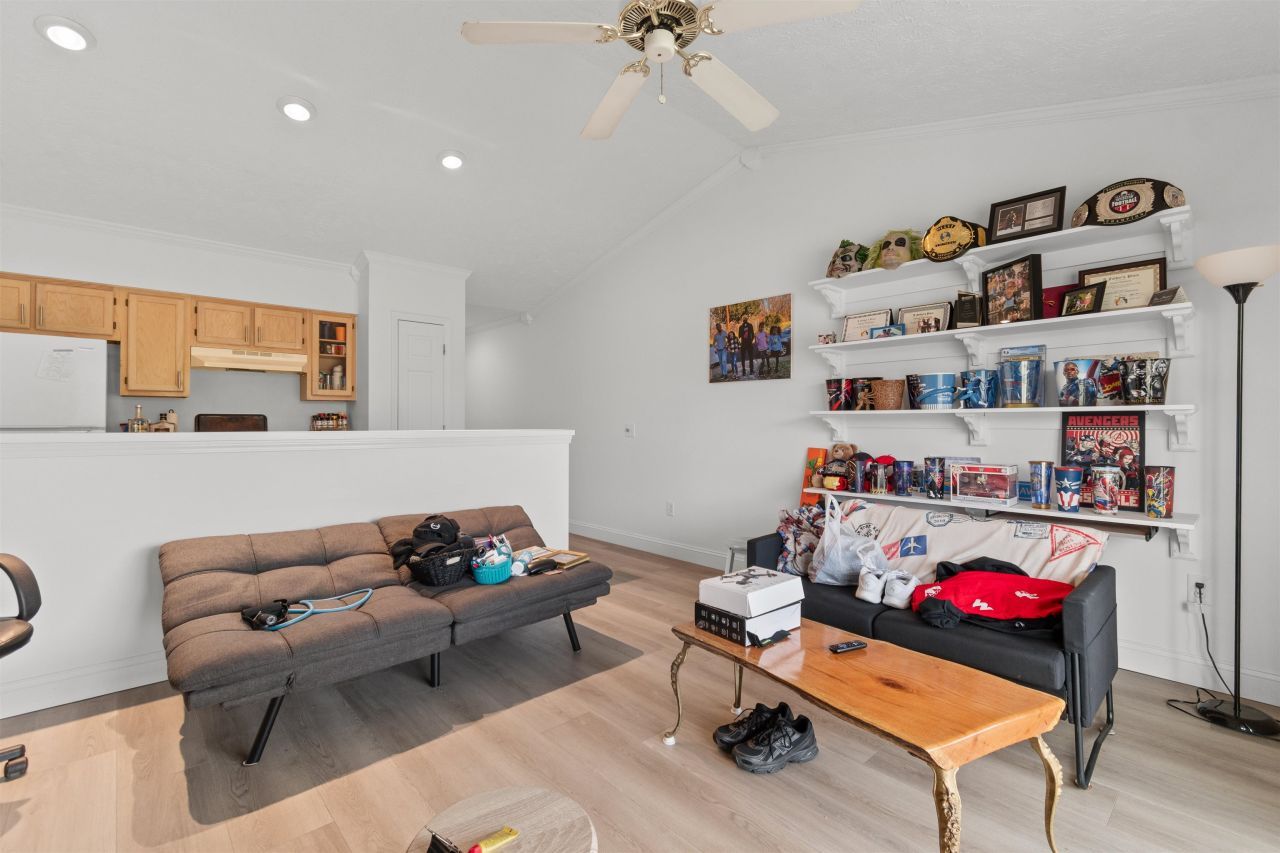 597 Blue River Ct. Photo 18