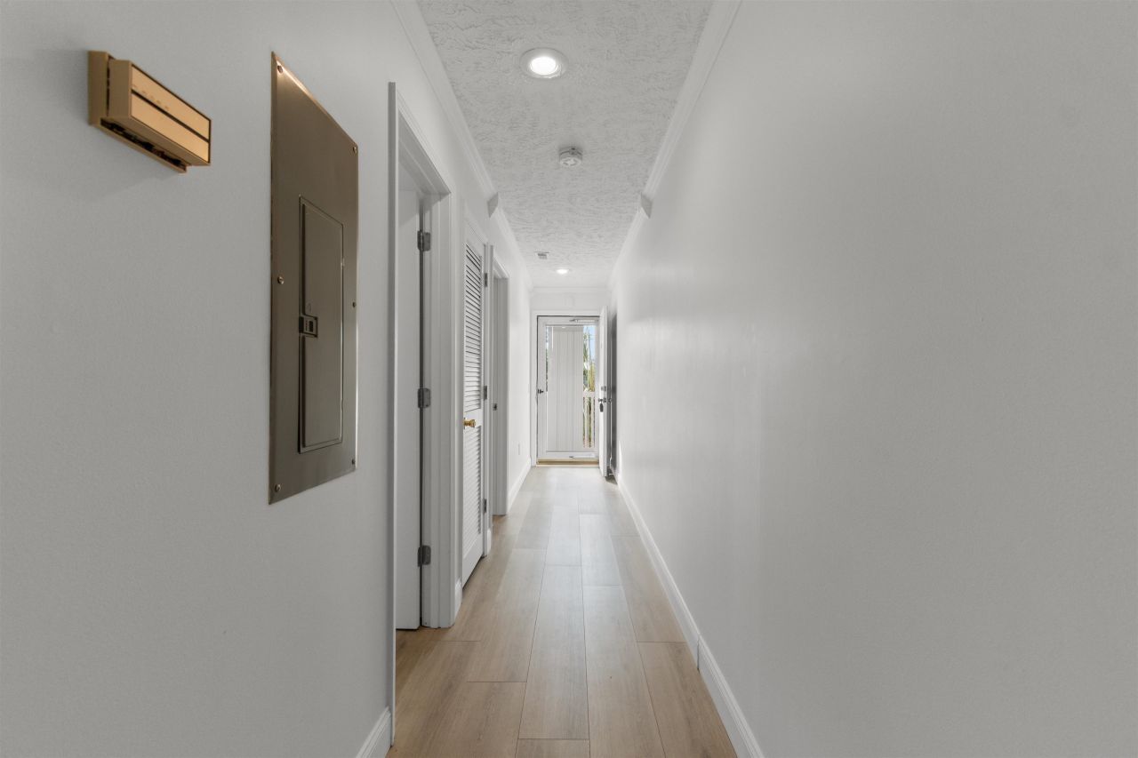 597 Blue River Ct. Photo 9