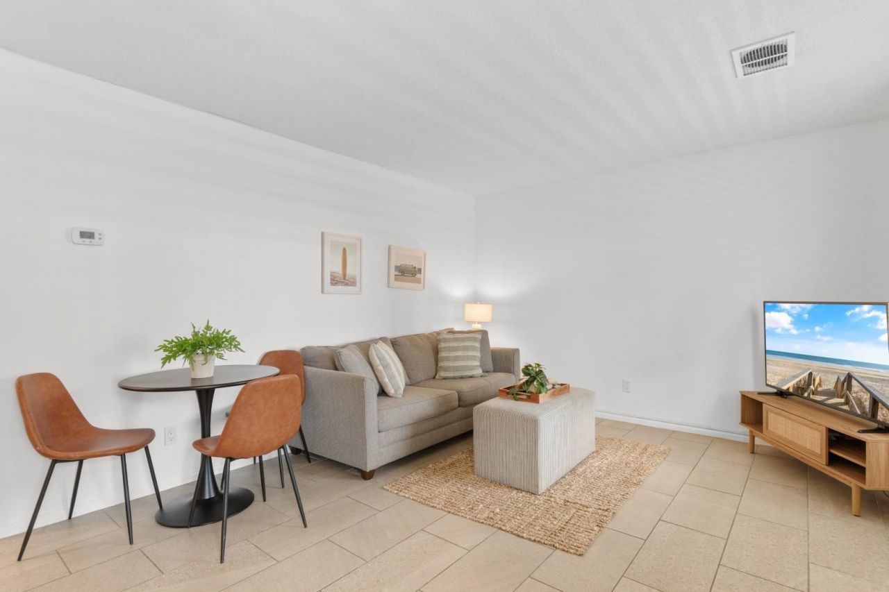 404 22nd Ave. N Photo 8