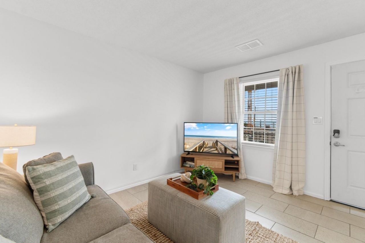 404 22nd Ave. N Photo 9