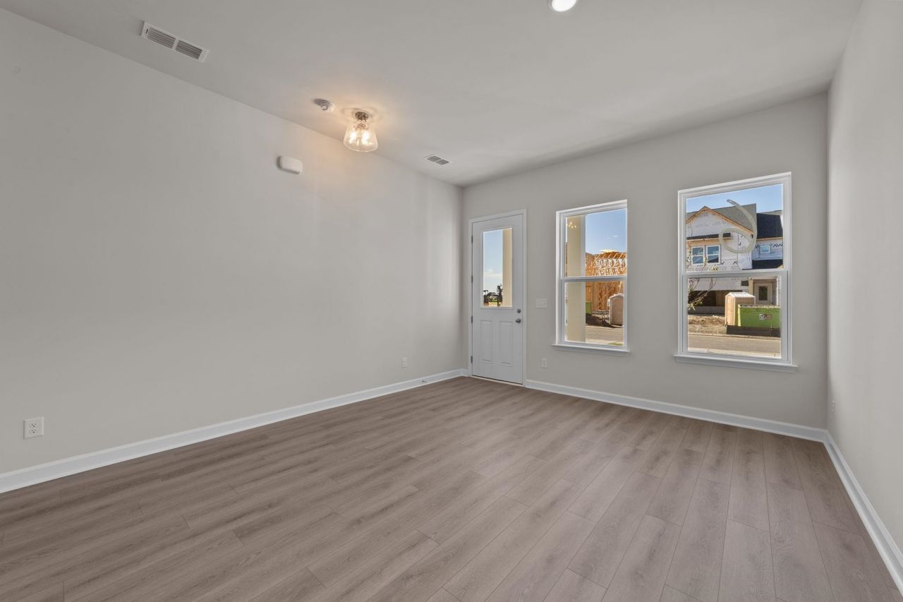 988 Triton Ave. Photo 25