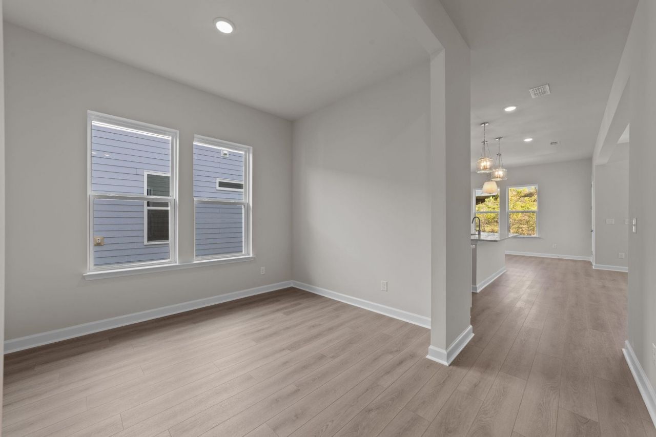 988 Triton Ave. Photo 26