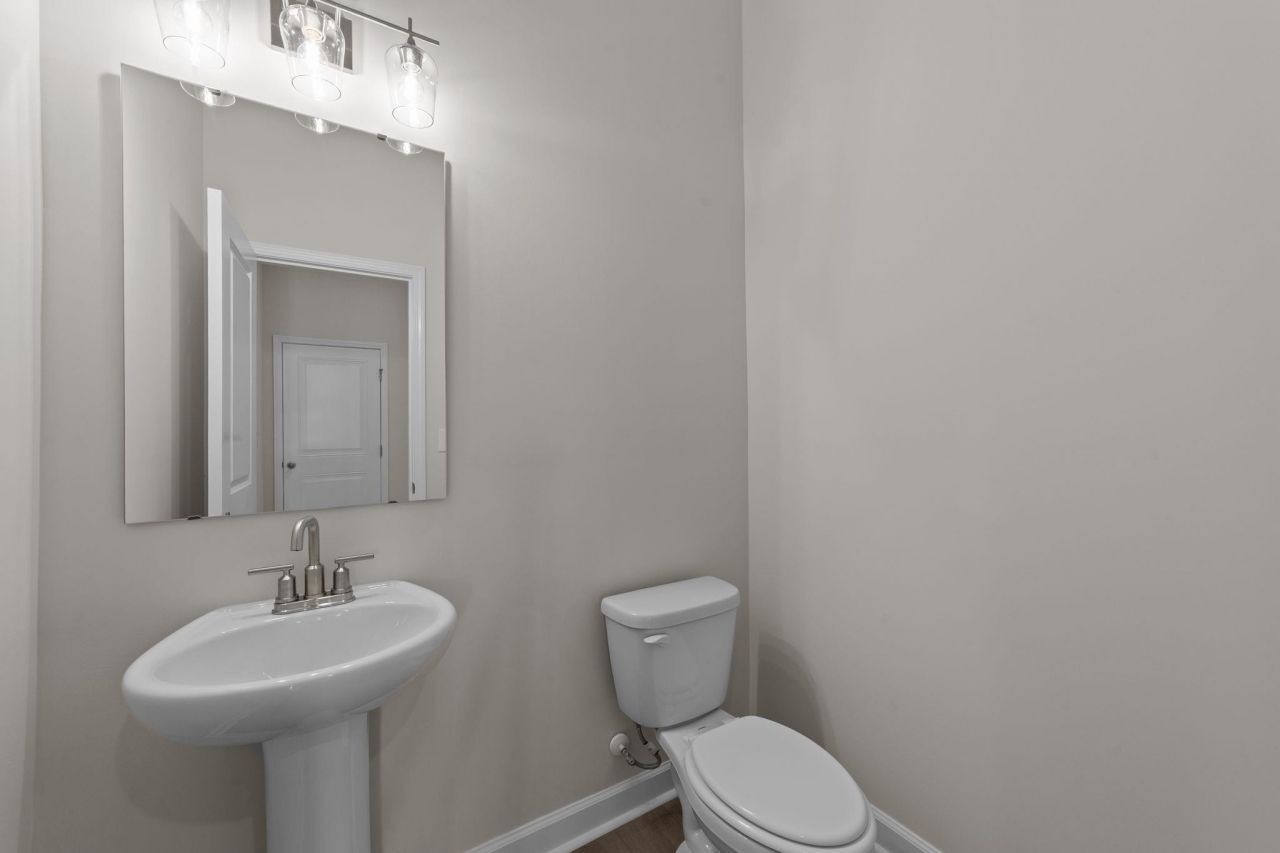 988 Triton Ave. Photo 28