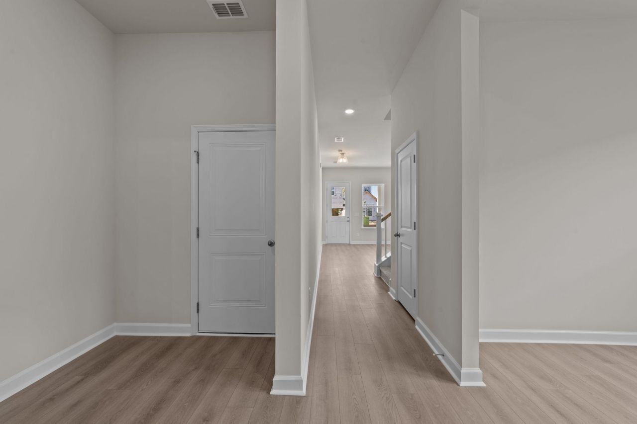 988 Triton Ave. Photo 29