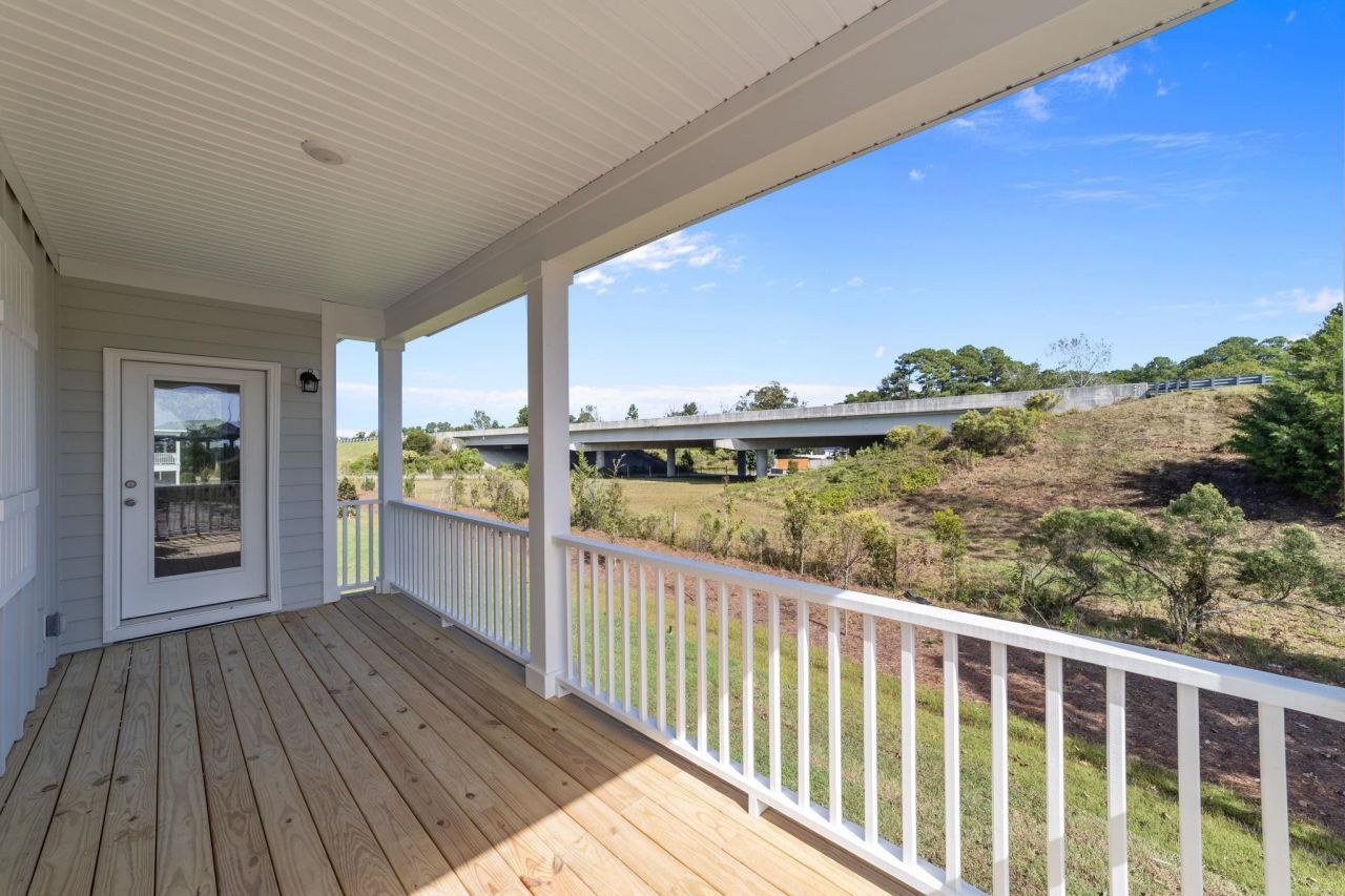 988 Triton Ave. Photo 7