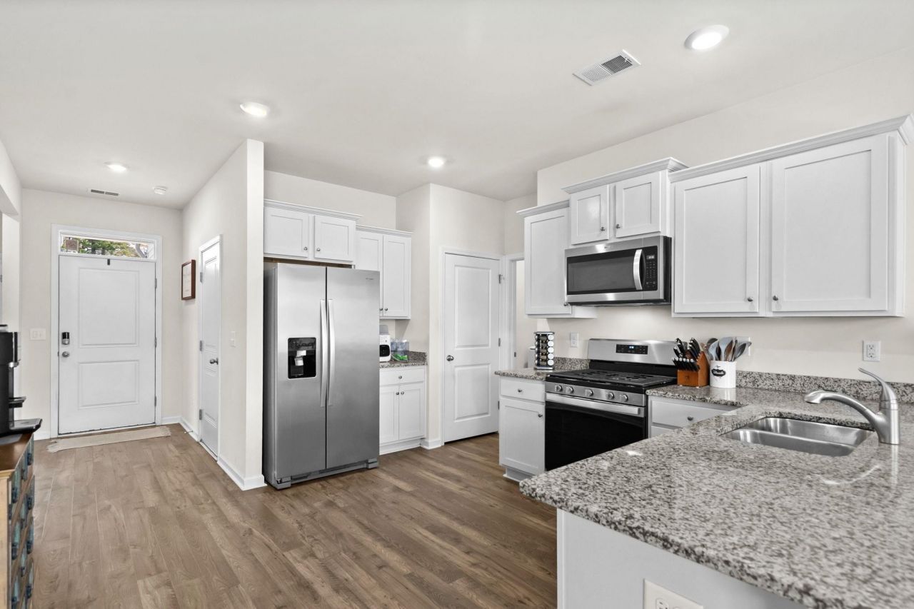 2276 Blackthorn Dr. Photo 5