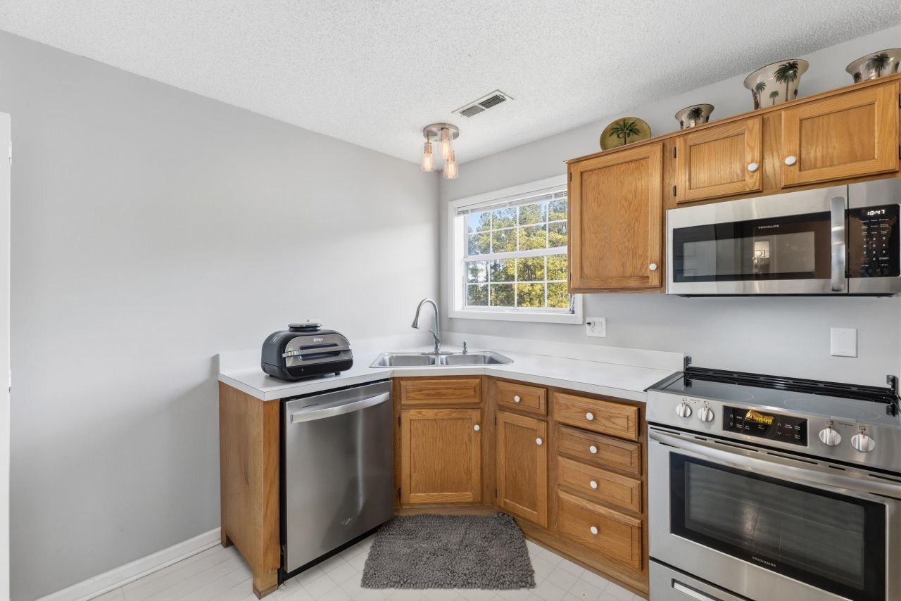 780 Charter Dr. Photo 16