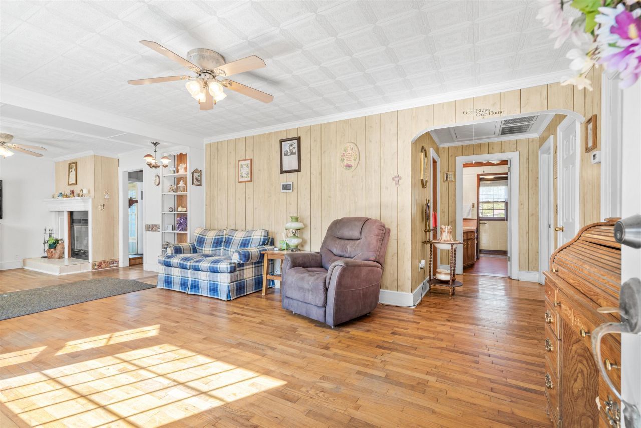 277 Nushell St. Photo 6