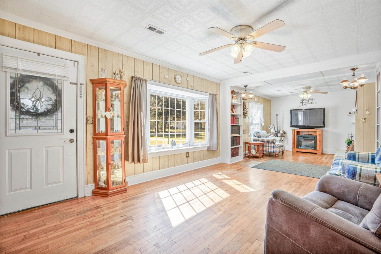 277 Nushell St. Photo 7