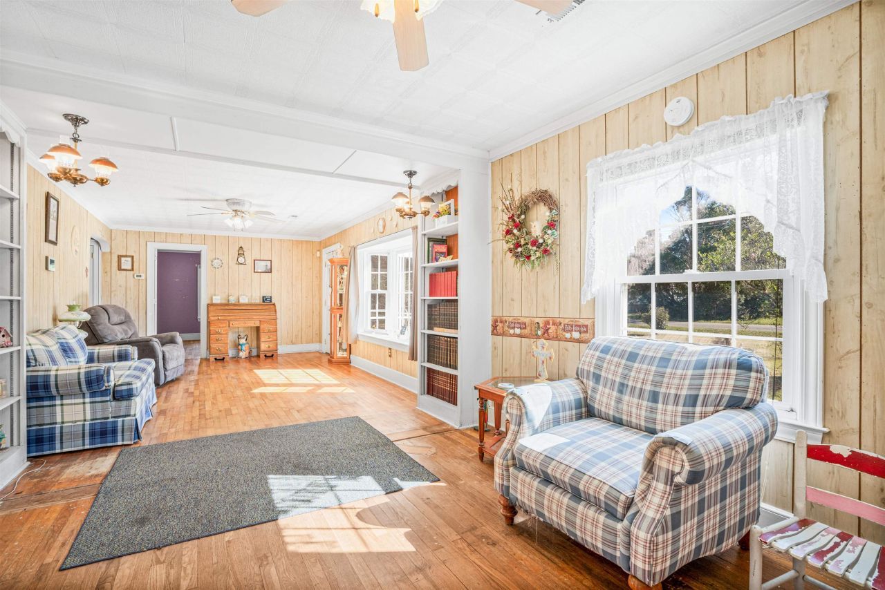 277 Nushell St. Photo 8