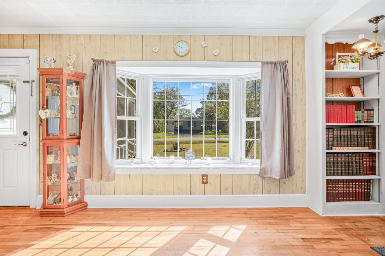 277 Nushell St. Photo 9