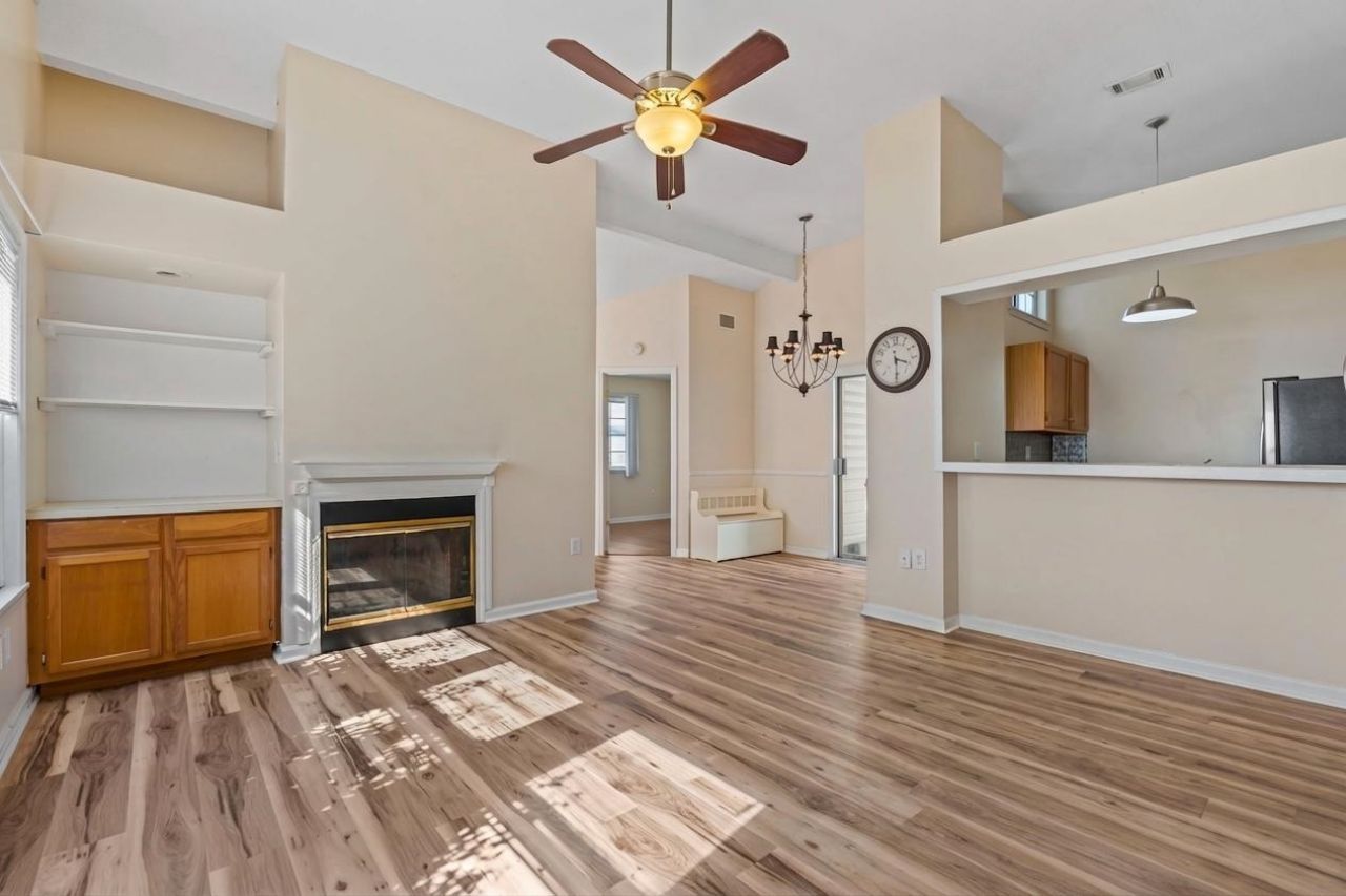 102 Whitehaven Ct.  Photo 4